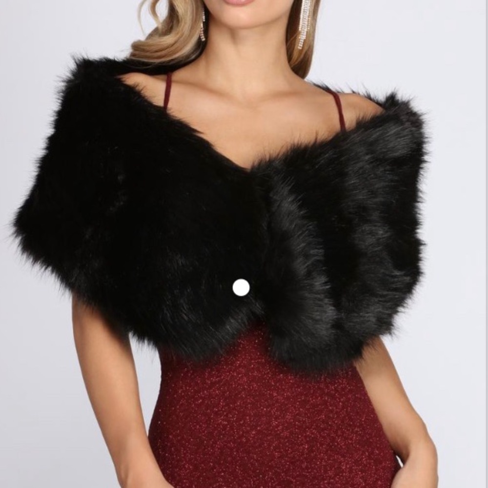 ♠️ untouched Mrs. Diva Black Faux Fur Shawl ♠️